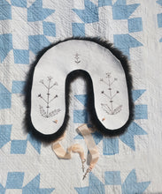 Load image into Gallery viewer, Sheep Shawl No.4
